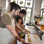 Τσουρέκι: Η πολίτικη συνταγή που μοσχοβολάει στη Μυτιλήνη εδώ και τρεις γενιές