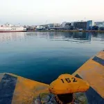 Πειραιάς: Αυτοκίνητο έπεσε στη θάλασσα από το λιμάνι – Σώος ο 54χρονος οδηγός