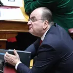 Πυρ ομαδόν από την αντιπολίτευση μετά τη συνέντευξη Λαζαρίδη – Ζητούν την άμεση αποπομπή του από την κυβέρνηση