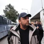 Λάρισα: Εξιτήριο για τον Πάνο Ρούτσι μετά τη διακομιδή του από τη δίκη των Τεμπών