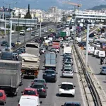 Πάσχα: «Δραπετεύουν» οι Αθηναίοι – Αυξημένη κίνηση σε δρόμους, λιμάνια και ΚΤΕΛ (Βίντεο)