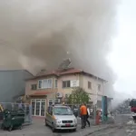 Προειδοποιήσεις Σαρηγιάννη για τους τοξικούς καπνούς στο Ωραιόκαστρο – Βελτιωμένη η εικόνα της πυρκαγιάς