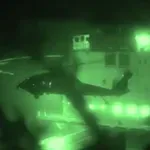 Νέο βίντεο από την κατάληψη του ιρανικού πλοίου από τις ΗΠΑ – Καρέ-καρέ το ρεσάλτο των Αμερικανών πεζοναυτών