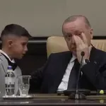 Ο μαθητής που έκανε τον Ερντογάν να… κλάψει (Βίντεο)
