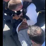 Σκηνές τρόμου στο βόρειο Λονδίνο: Άνδρας επιτέθηκε με μαχαίρι σε εβραϊκή συναγωγή – Δυο τραυματίες (Βίντεο)