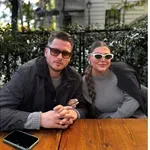 Δανάη Μπάρκα: Eπιβεβαίωσε τον γάμο της… μ’ ένα T- shirt!