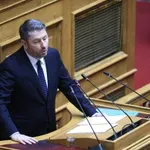 Ανδρουλάκης σε Κακλαμάνη: Ανοιχτός για αναβολή της συζήτησης στη Βουλή – Η απάντηση Μητσοτάκη