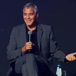 Στα «χαρακώματα» Κλούνεϊ-Τραμπ: «Ο πρόεδρος διέπραξε έγκλημα στο Ιράν» – Απάντηση του Λευκού Οίκου