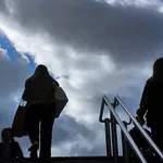 Eurostat: Μάστιγα το δημογραφικό στην Ελλάδα – Μόλις 7,2 εκατ. κάτοικοι το 2100