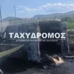 Βόλος: Στις φλόγες τυλίχθηκε ασθενοφόρο του ΕΚΑΒ που μετέφερε 12χρονο παιδάκι