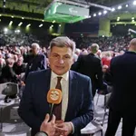 ΠΑΣΟΚ: Διεύρυνση με Φαραντούρη και σήμα επανεκκίνησης – Η «βελόνα» κινείται