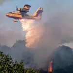 Φωτιά στο Λέπρεο Ηλείας – Επιχειρεί ένα αεροσκάφος και 52 πυροσβέστες