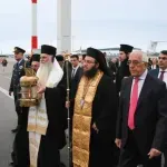 Κακλαμάνης στην υποδοχή του Αγίου Φωτός: Σήμερα η πατρίδα μας φωτίζεται απ’ άκρη σ’ άκρη