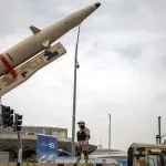 Μέση Ανατολή: «Καταρρίψαμε δύο αμερικανικά πολεμικά αεροσκάφη», λέει το Ιράν – Πανηγυρισμοί στην Τεχεράνη, νέο κύμα πυραύλων προς το Ισραήλ