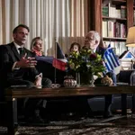 Μακρόν στα ελληνικά: «Ελλάς-Γαλλία-Συμμαχία» στη συνάντηση με τον ΠτΔ