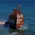 Γύθειο: Το τέλος ενός Θρύλου – Καταρρέει το Ναυάγιο «Δημήτριος» (Βίντεο)