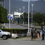 Εμπλοκή στις συνομιλίες ΗΠΑ-Ιράν – «Έτοιμοι να επιστρέψουν» στον πόλεμο – Το Πακιστάν καλεί σε παράταση της εκεχειρίας