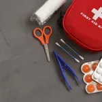 Αλλάζει από τον Ιούνιο το κουτί πρώτων βοηθειών των αυτοκινήτων – Πρόστιμο 30 ευρώ