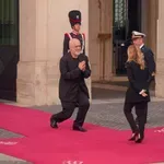 Ο Έντι Ράμα (ξανα)γονάτισε μπροστά στην Τζόρτζια Μελόνι