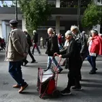 Συντάξεις Μαΐου: Ανατροπή με την πληρωμή στους συνταξιούχους –  Ποιοι εισπράττουν πρώτοι