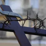 Από τον Γολγοθά στην… εξουσία: Το ριζοσπαστικό πολιτικό μήνυμα του Χριστού που παραμένει ανεκπλήρωτο