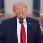 Λάβρος ο Τραμπ: «Κάντε συμφωνία προτού να είναι πολύ αργά» απειλεί με βίντεο από βομβαρδισμένη γέφυρα