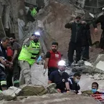 Μέση Ανατολή: Πολεμικό προσκλητήριο πάνω από τα ερείπια της εκεχειρίας – Νέες απειλές Τραμπ – Ισχυρές εκρήξεις στην Τεχεράνη