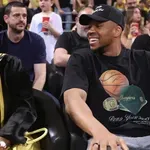 Αποθέωση για τον Γιάννη Αντετοκούνμπο στο Αλεξάνδρειο – Στο πλευρό του η οικογένειά του – Μια παρέα με Γκάλη, Χριστοδούλου και Σιάο (Βίντεο)