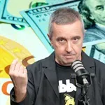 Ο Μακάριος, το κομματόσκυλο και το κοπρόσκυλο – Δείτε το βίντεο