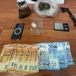 Ομόνοια: Είχε κάνει το σπίτι του σούπερ μάρκετ ναρκωτικών – Τι εντόπισαν οι αστυνομικοί