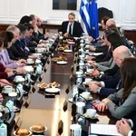 Υπό πίεση για άμεσο ανασχηματισμό το Μέγαρο Μαξίμου