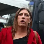 Δίκη για τα βίντεο στα Τέμπη: Αποχή δήλωσε η πρόεδρος – «Ντροπή» απάντησε η  Ζωή Κωνσταντοπούλου