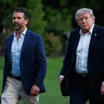 Financial Times: «Business plan» στον Λευκό Οίκο – Οι γιοι του Τραμπ επενδύουν σε AI, drones και crypto που χρηματοδοτεί η ίδια η πολιτική του πατέρα τους
