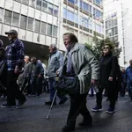 Συντάξεις Ιουνίου: Πληρώνονται σήμερα οι συνταξιούχοι – Τι ώρα μπαίνουν τα χρήματα (Βίντεο)