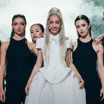 Monroe: Η μόλις 17χρονη superstar της Γαλλίας που «μαγεύει» στη Eurovision και… λατρεύει το «Ferto» του Ακύλα!