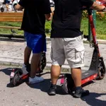 Χρυσοχοΐδης: Προανήγγειλε νέο νόμο για τα ηλεκτρικά πατίνια – «Προσωπικά θα ήθελα να απαγορευτούν» (Βίντεο)