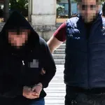 Ηράκλειο: Νέα προθεσμία για να απολογηθεί έλαβε ο 30χρονος – Εκτός κινδύνου η 28χρονη σύζυγος (Βίντεο)