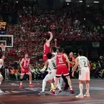 Final Four EuroLeague 2026: «Στον πόντο» κρίνεται ο μεγάλος τελικός – Θρίλερ στα τελευταία λεπτά, μάχη σώμα με σώμα ανάμεσα σε Ρεάλ και Ολυμπιακό