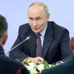 Financial Times: H EE αφήνει ανοιχτό το ενδεχόμενο για συνομιλίες με τον Πούτιν