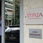 ΣΥΡΙΖΑ: Καταδικάζει τα συνθήματα στο σπίτι της Βολουδάκη – «Καμία ανοχή στη βία»