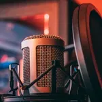 Η «έκρηξη» των podcast: Γιατί η φωνή κερδίζει το βίντεο;