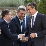ΠΑΣΟΚ ανάμεσα σε ΝΔ και ΕΛ.Α.Σ: Η μάχη για το Κέντρο και η παγίδα της πόλωσης – Ο Ανδρουλάκης αναζητά κυβερνητική δυναμική, ο Τσίπρας τη χαμένη δυναμική