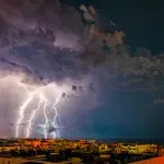 Καταιγίδα Boelo: Στο σκοτάδι 82.000 νοικοκυριά στη Βρετανία – Άνεμοι 135 χλμ./ώρα, πλημμύρες και ακυρώσεις πτήσεων
