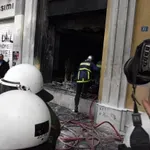 Marfin: Επιστρέφει στην Ελλάδα η 46χρονη κατηγορούμενη – Αρνείται πως συμμετείχε στον φονικό εμπρησμό