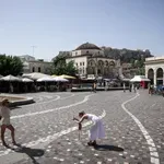 Μένεις Αθήνα τον Αύγουστο: Οι καλύτερες ιδέες για βόλτες, μπάνιο και χαλάρωση