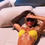 Αγγελική Ηλιάδη: Summer mood πάνω σε σκάφος – Ποζάρει με κίτρινο μπικίνι και απολαμβάνει τον ήλιο