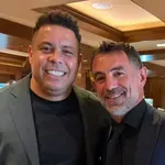 Καραγκούνης: Το φωτογραφικό άλμπουμ από το Μουντιάλ με Ρονάλντο, Ροναλντίνιο, Στόιτσκοφ και Σακίρα – «Ποιοι είναι αυτοί δίπλα στον Γιώργο;»