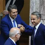 Γιώργος Μυλωνάκης: Πρώτη μέρα στη Βουλή – Θερμή υποδοχή από Μητσοτάκη, υπουργούς και βουλευτές (φωτο)