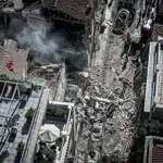 Πλάκα: Έξι οι αγνοούμενοι μετά την κατάρρευση κτηρίου – Ψάχνουν στα συντρίμμια οι διασώστες