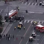 Πήγαν να καλύψουν θανατηφόρο τροχαίο και σκοτώθηκαν – Τρεις νεκροί από πτώση ελικοπτέρου στο Λος Άντζελες